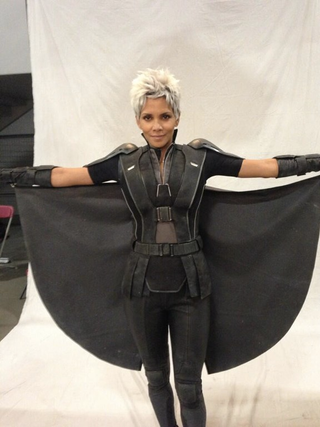 Illustration for article titled Storm got a haircut! First look at Halle Berry on the new X-Men set